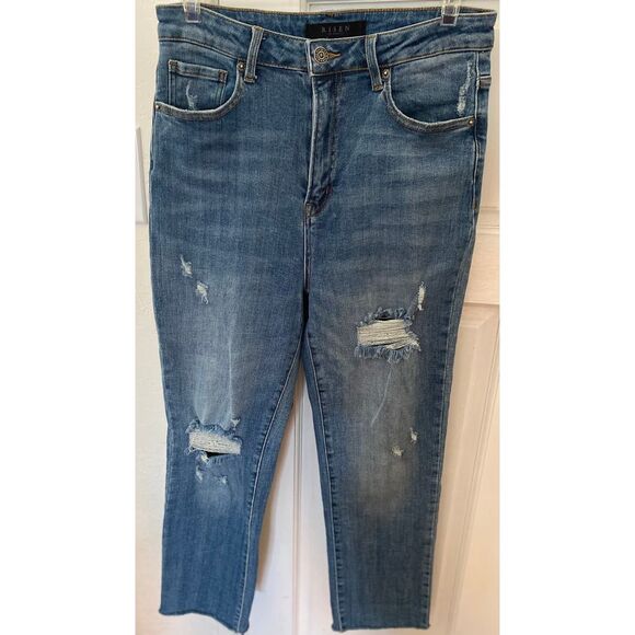 Risen High waist, distressed jeans with raw hem. Size 30 - Picture 3 of 9